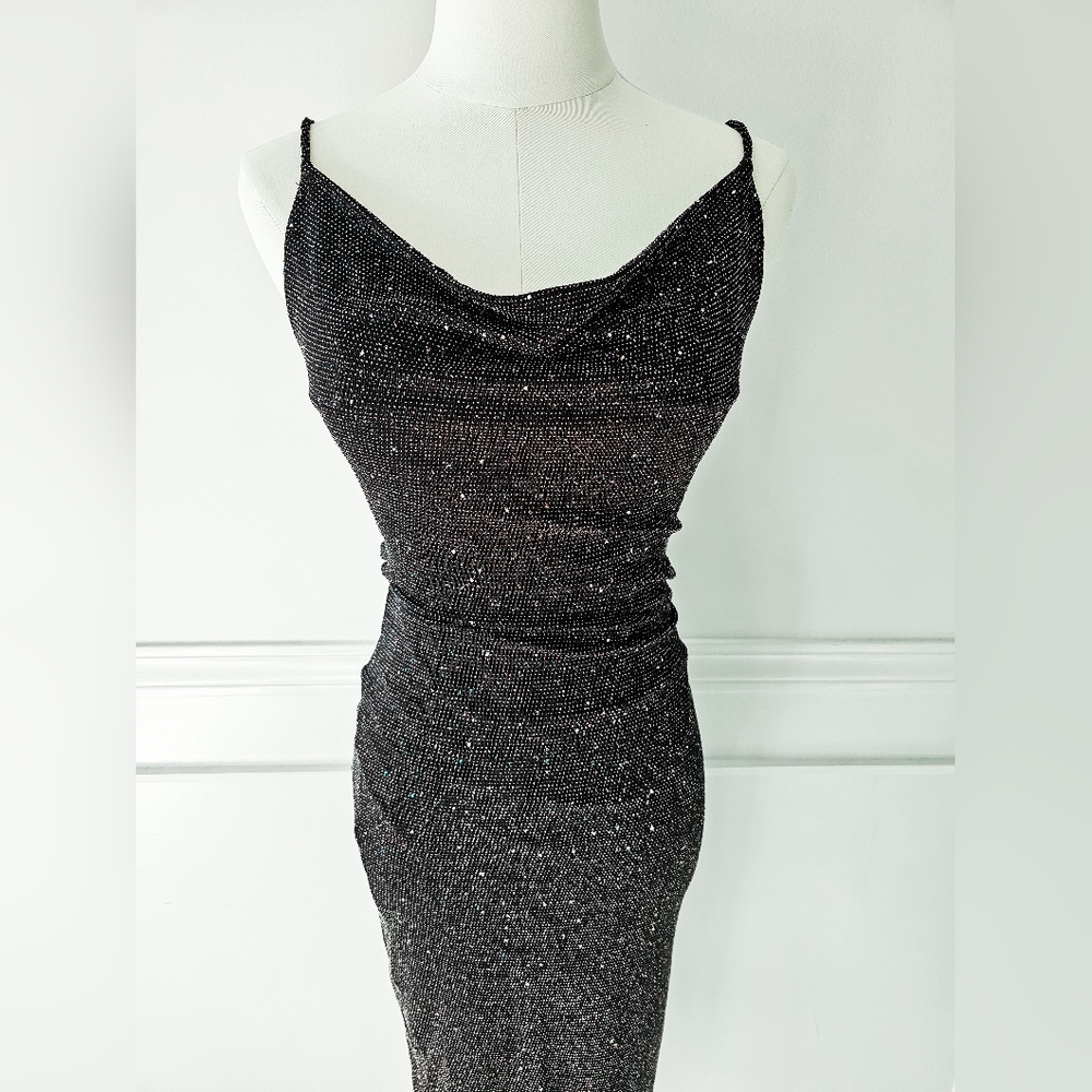 Elegant Black Shimmer Dress - Picture 6 of 7